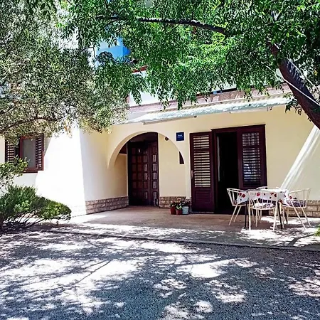 Apartment Henjak *